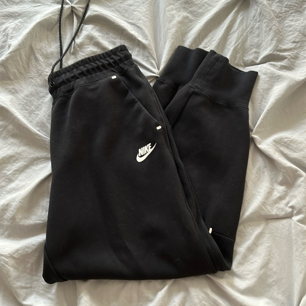 NWOT black Nike joggers
